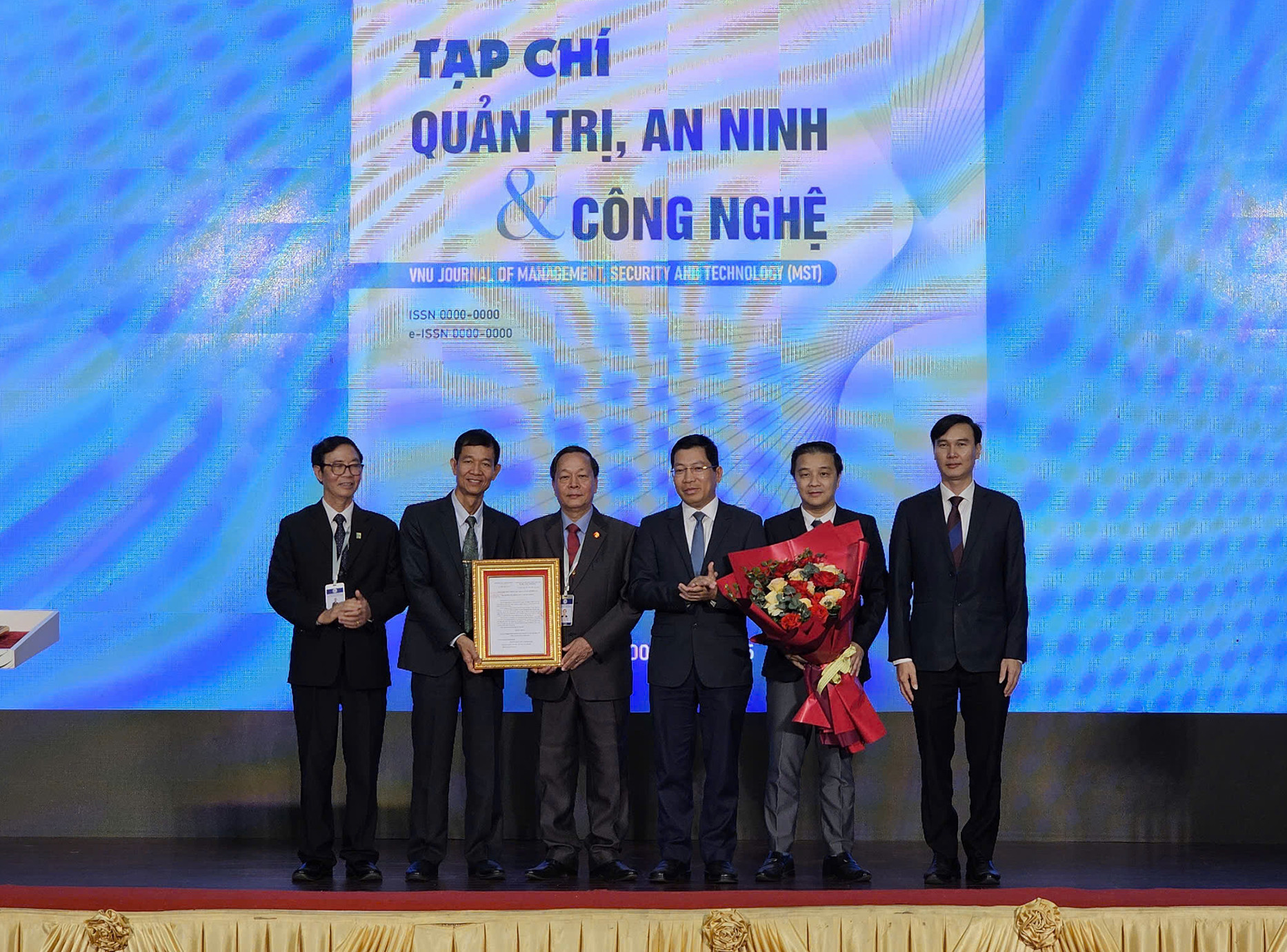 ra mat tap chi quan tri an ninh va cong nghe hinh 1