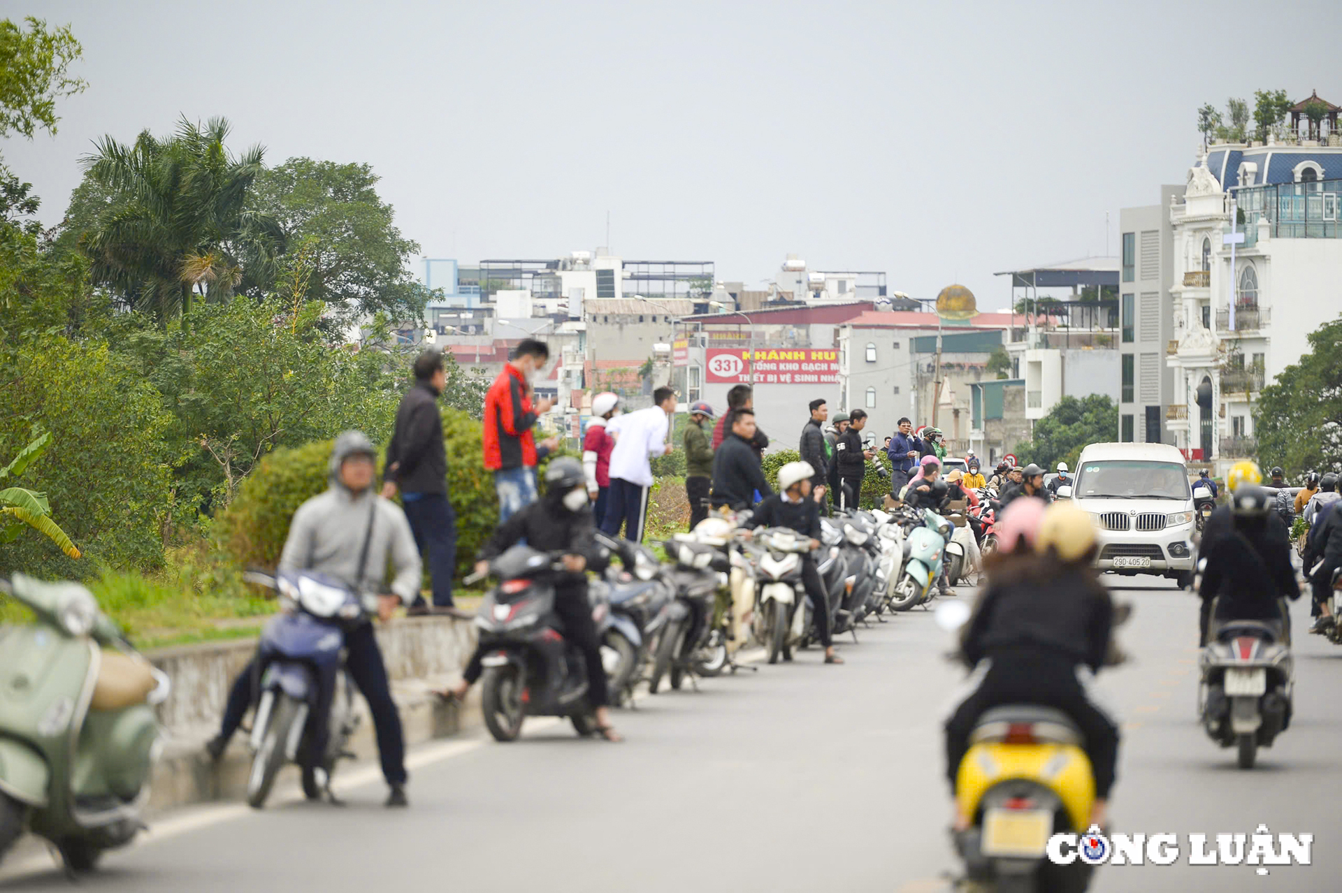 hinh anh may bay su 30mk2 va truc thang quan su tren bau troi ha noi hinh 9