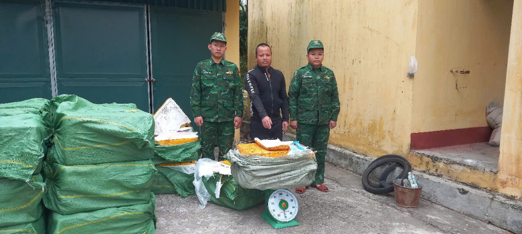 bat giu vu van chuyen gan 900kg nam lon dong lanh khong ro nguon goc o quang ninh hinh 1