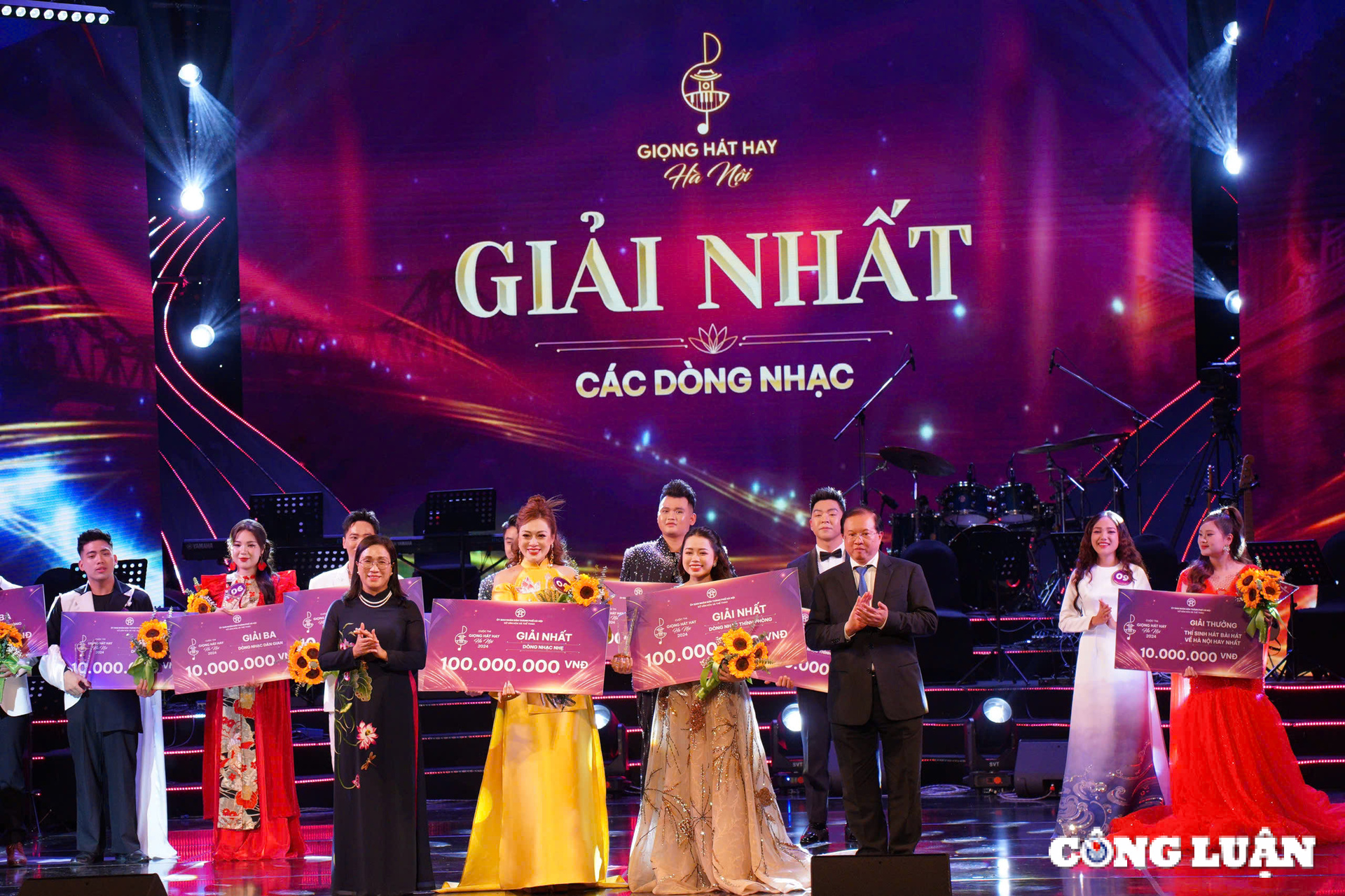 nguyen thi thuy linh bui huyen trang gianh giai nhat cuoc thi giong hat hay ha noi 2024 hinh 1