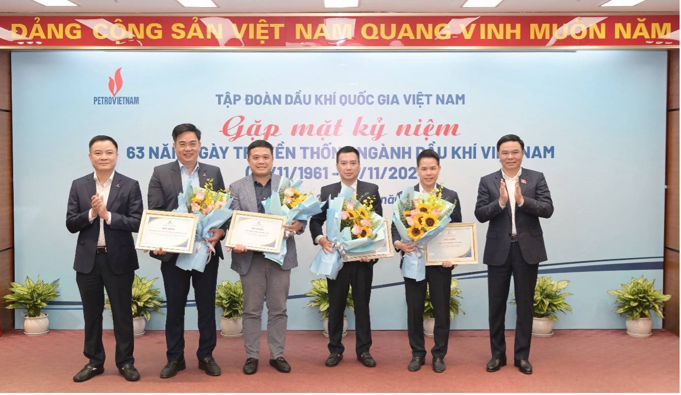 pv gas nhan vinh danh don vi tieu bieu trong thuc hien ke hoach quan tri cua petrovietnam hinh 1