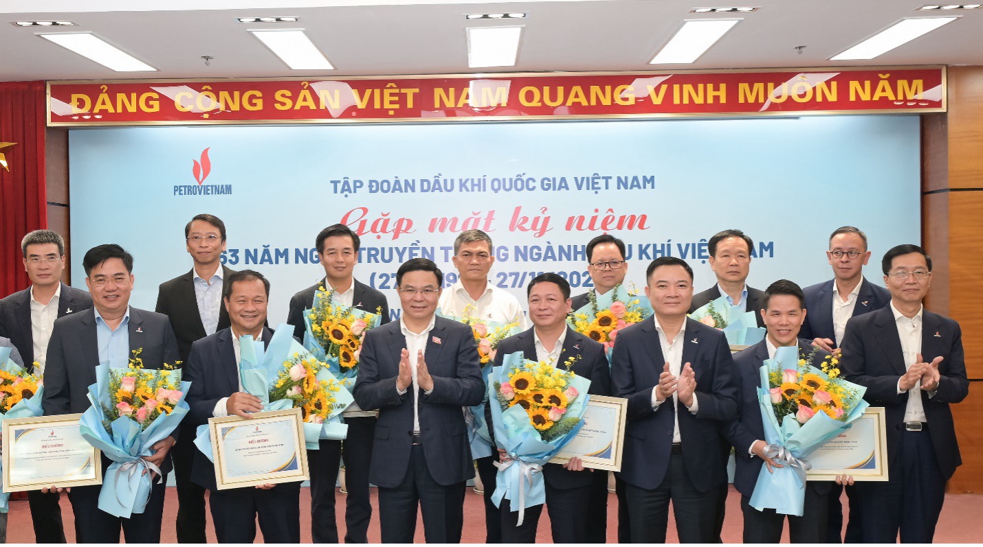 pv gas nhan vinh danh don vi tieu bieu trong thuc hien ke hoach quan tri cua petrovietnam hinh 2