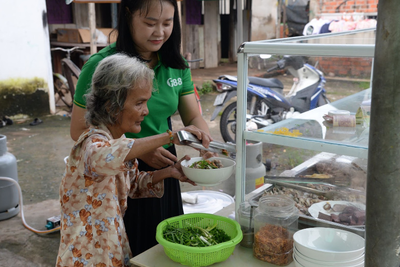 quan hu tiu ven duong cua nguoi phu nu nang 27kg hinh 1