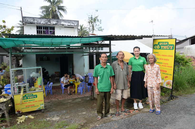 quan hu tiu ven duong cua nguoi phu nu nang 27kg hinh 2