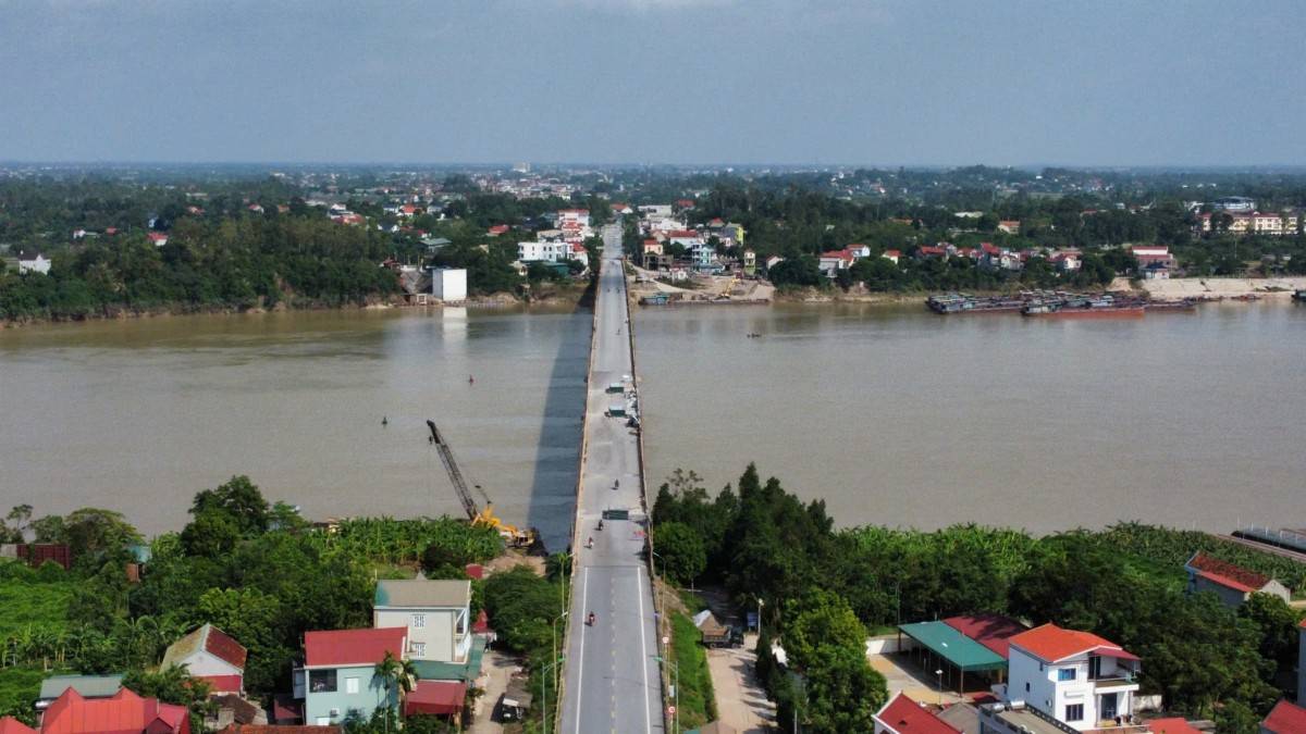 phu tho cac phuong tien duoc luu thong binh thuong qua cau trung ha hinh 1