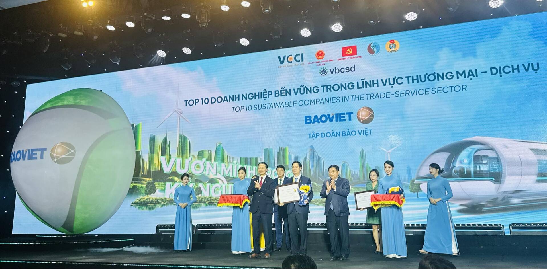 bao viet 60 nam  lien tiep duoc vinh danh trong top 10 doanh nghiep ben vung nhat viet nam hinh 2