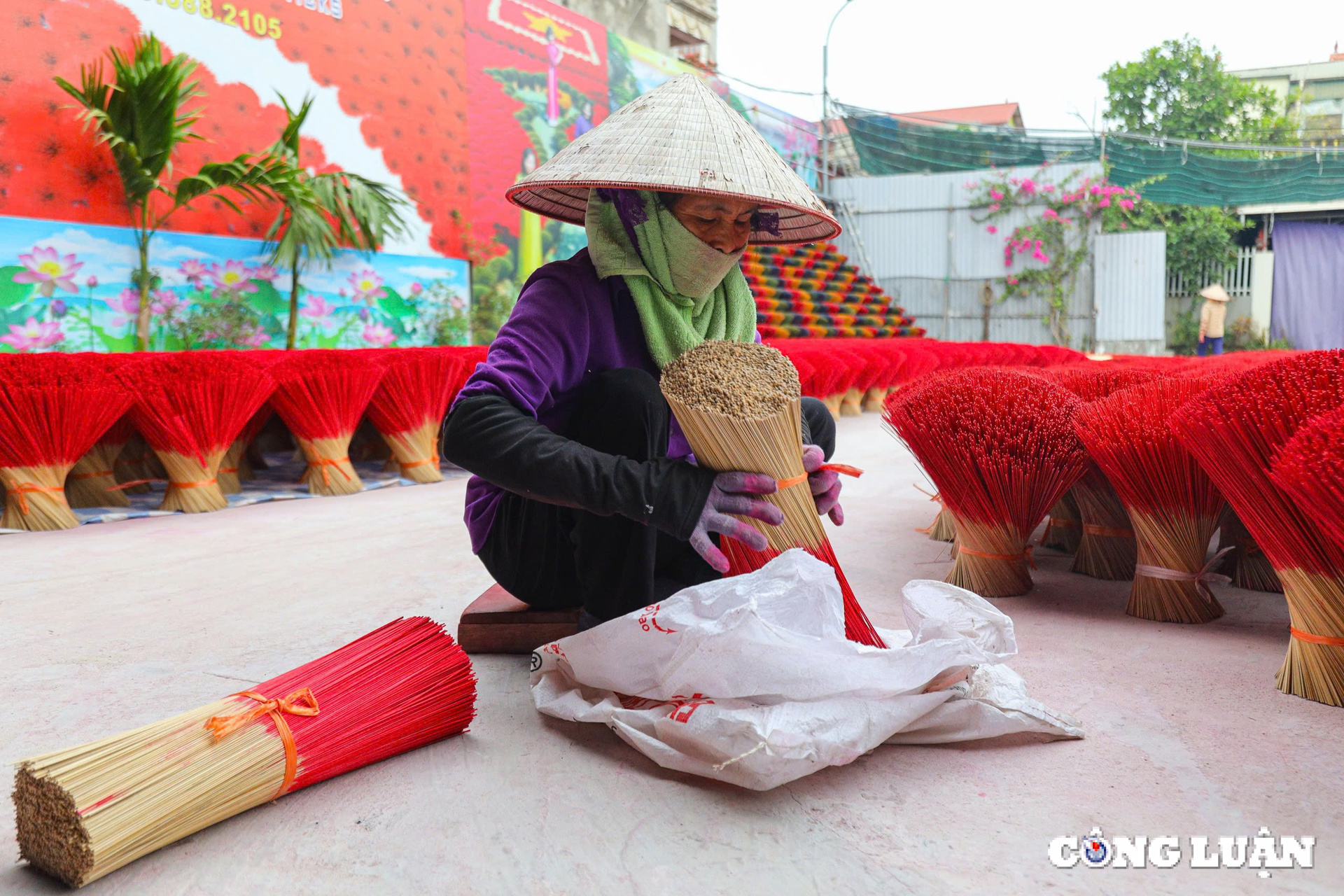 nguoi dan lang huong quang phu cau tat bat vao vu tet hinh 11