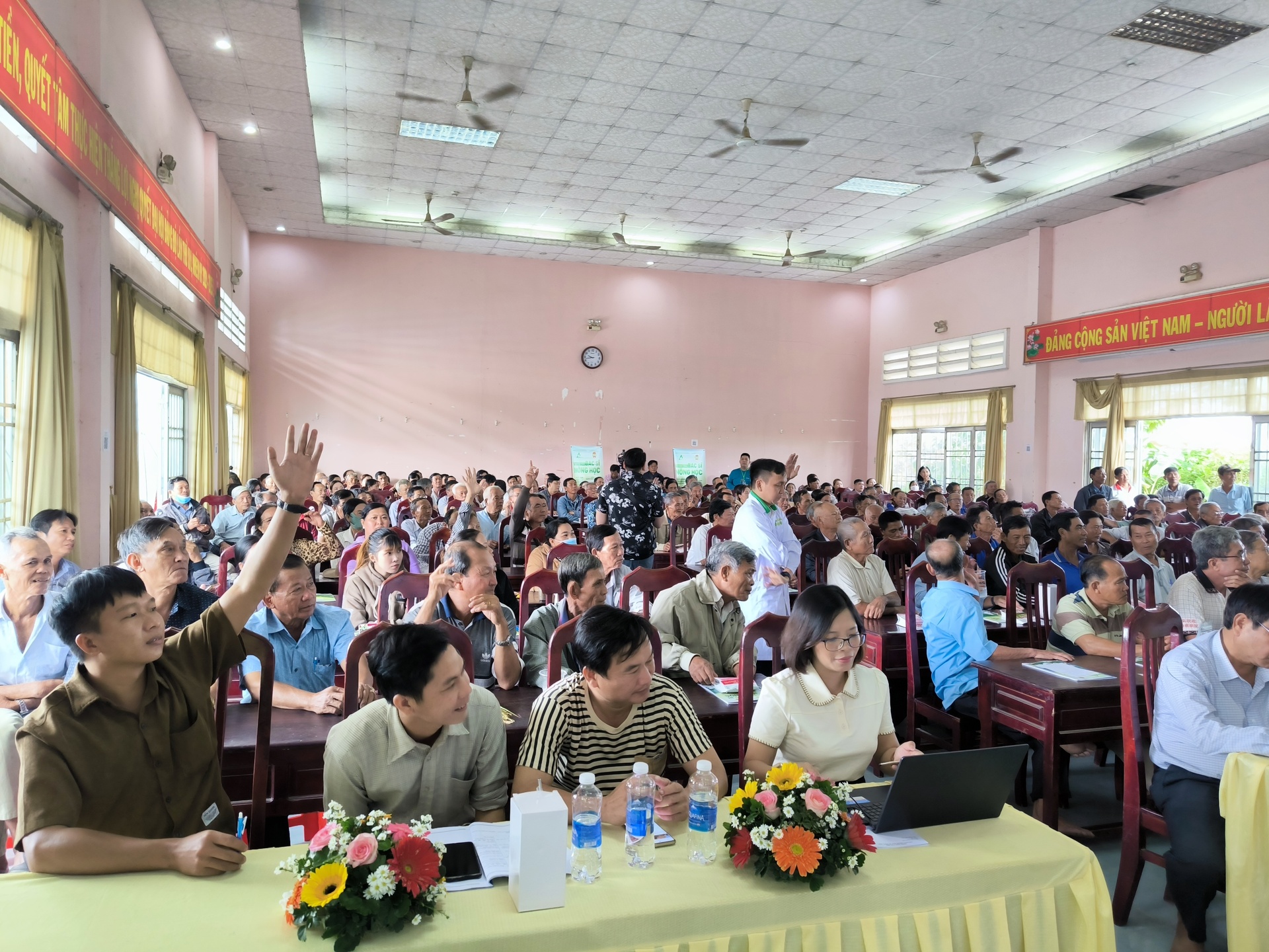 phu my dong hanh thiet thuc cung ba con nong dan qua chuong trinh bac si nong hoc hinh 7