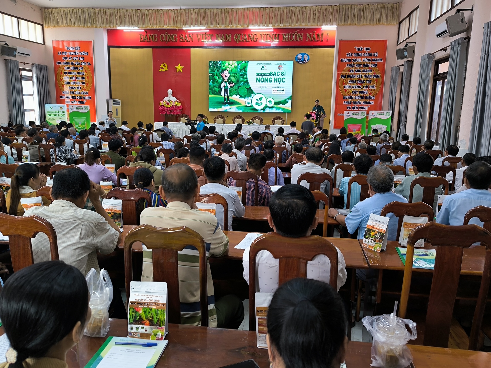 phu my dong hanh thiet thuc cung ba con nong dan qua chuong trinh bac si nong hoc hinh 1