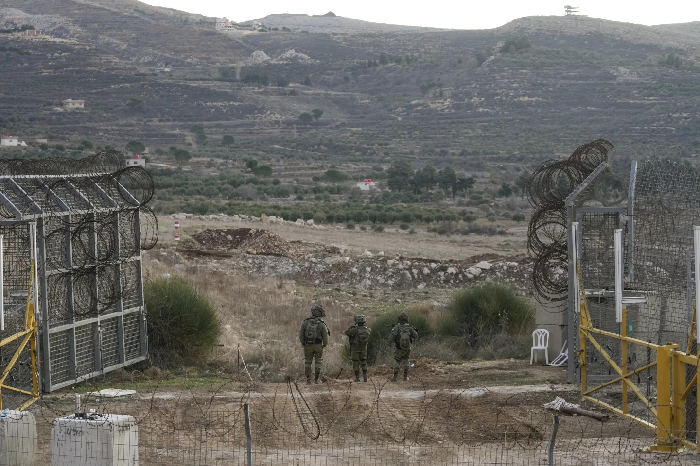 israel noi tan cong noi nghi cat giu vu khi hoa hoc o syria hinh 1