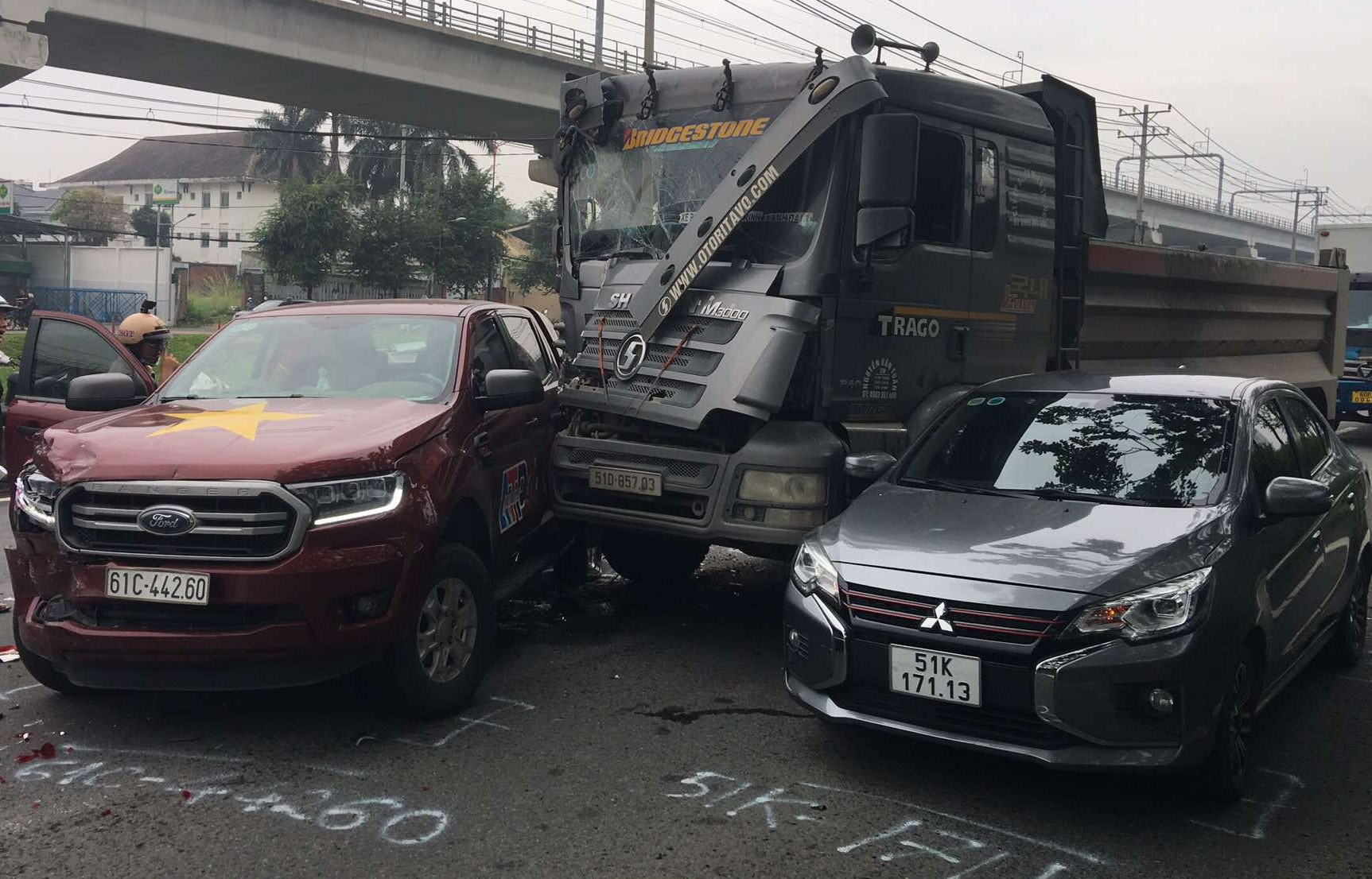 tai nan lien hoan 6 o to tren duong vo nguyen giap khien cua ngo phia dong un tac hinh 1