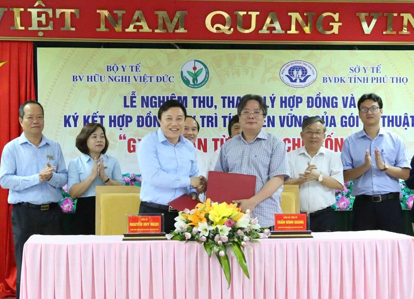 nhung chien si ao trang o benh vien da khoa tinh phu tho lan toa y nghia cua hanh dong hien tang cuu nguoi cho di la con mai hinh 1