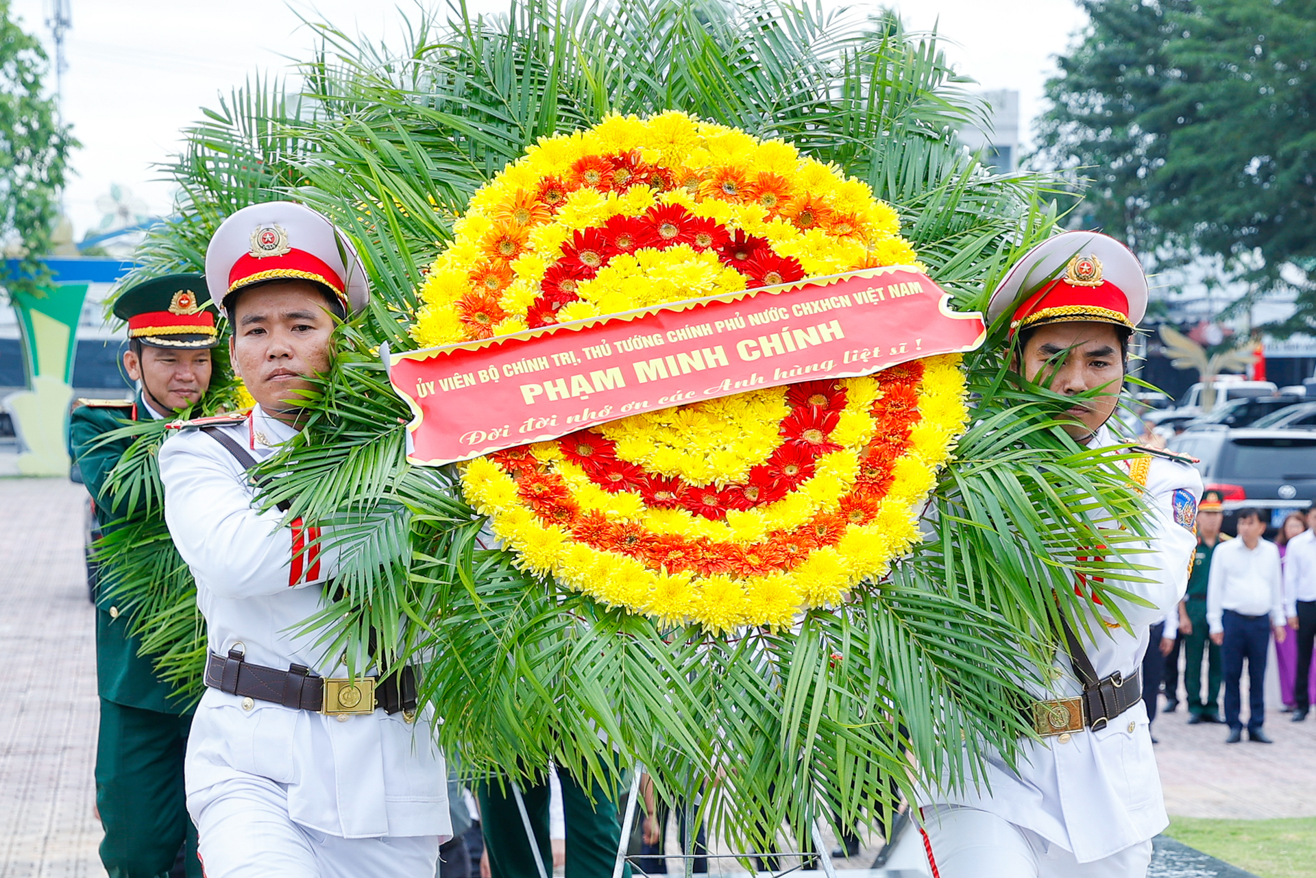 thu tuong pham minh chinh dang huong tai khu di tich chi bo an nam cong san dang o can tho hinh 1