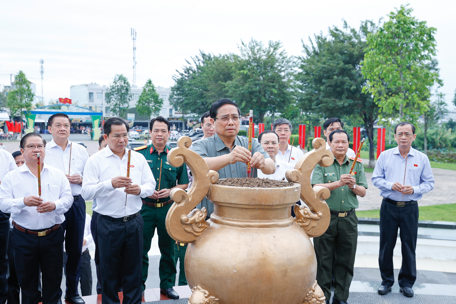 thu tuong pham minh chinh dang huong tai khu di tich chi bo an nam cong san dang o can tho hinh 2