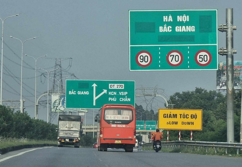 nguoi dan di duong khac de khong phai tra phi cao toc ha noi  bac giang hinh 1