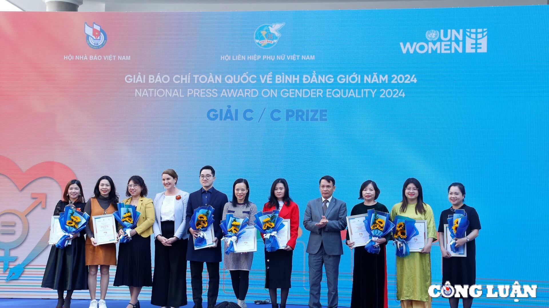 le trao giai bao chi toan quoc ve binh dang gioi nam 2024 vinh danh 24 tac pham xuat sac nhat hinh 2