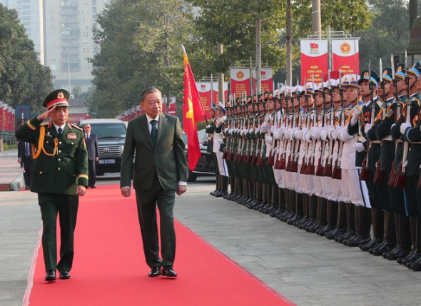 tong bi thu to lam xay dung quan doi nhan dan chinh quy tinh nhue hien dai hinh 2