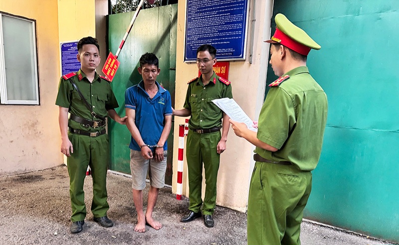 bat tam giam doi tuong chong doi do nong do con dung dao chem cong an hinh 1