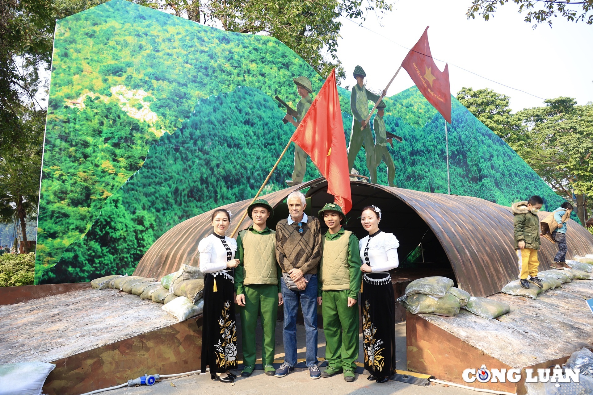 an tuong khong gian trien lam quan doi viet nam tai pho di bo ho guom hinh 7