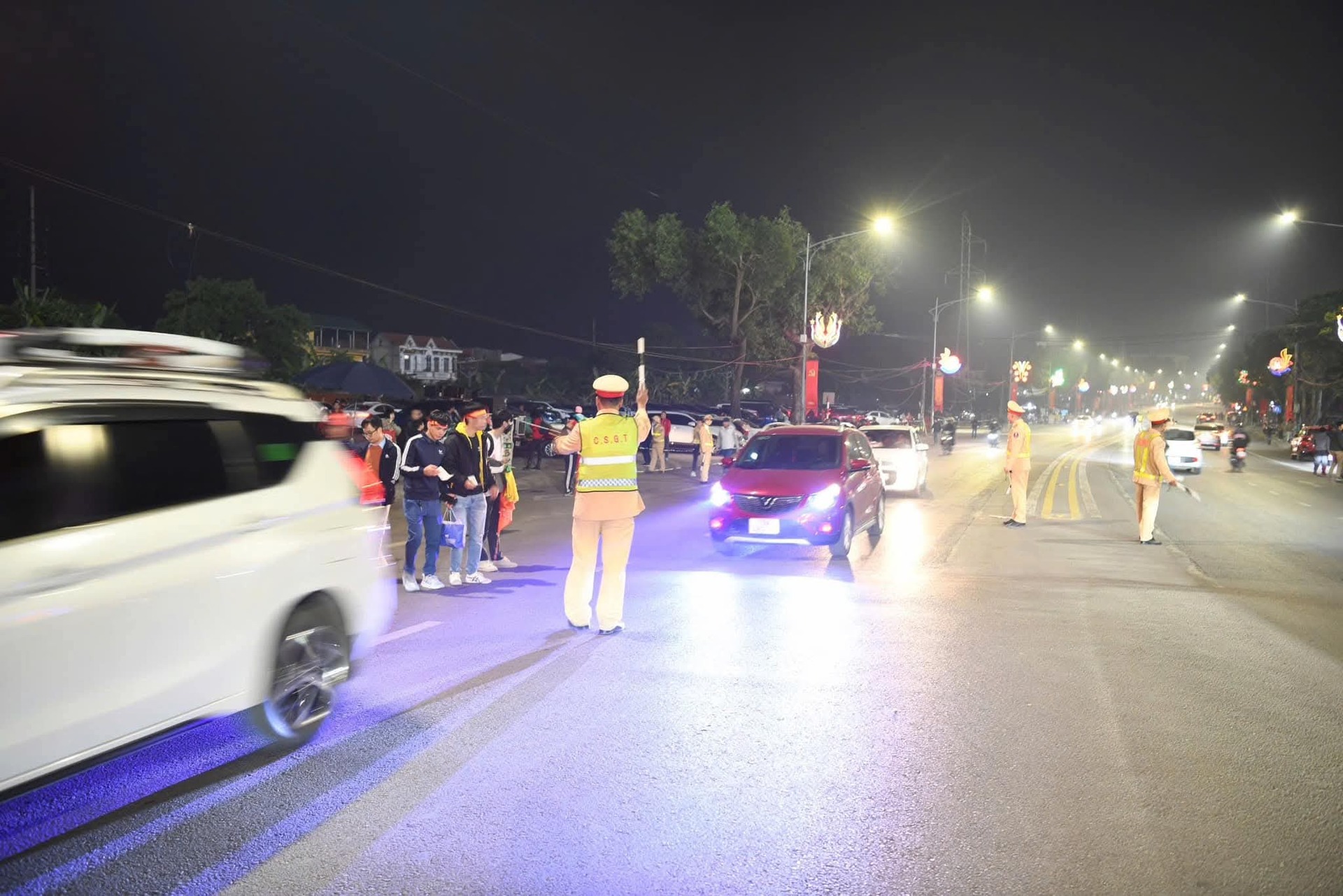 phu tho huy dong hang tram chien si dam bao an toan tran dau giua tuyen viet nam va myanmar hinh 2