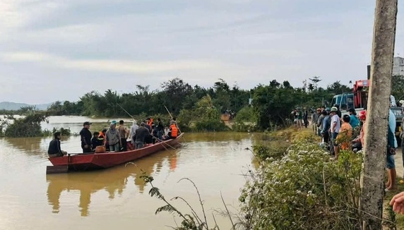 dak lak bang hoang vu hai me con om nhau nhay cau hinh 1