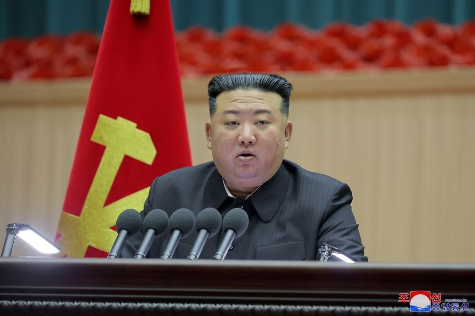 ong kim jong un ra lenh quan doi trieu tien tang toc san xuat vu khi hinh 1