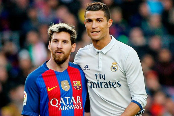 Hãy đến và tìm hiểu về suy nghĩ của hai siêu sao bóng đá thế giới Ronaldo và Messi trong hình ảnh này. Bạn sẽ bị cuốn hút bởi sự tưởng tượng và sáng tạo của họ trong việc xây dựng chiến thuật và thực hiện những đường chuyền chính xác.