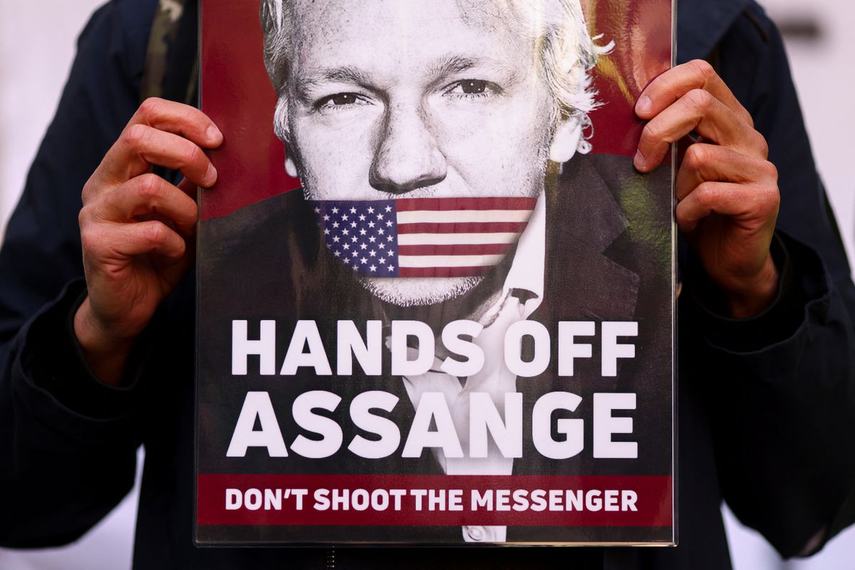 assange khang cao len toa an chau au ve viec dan do sang my hinh 1