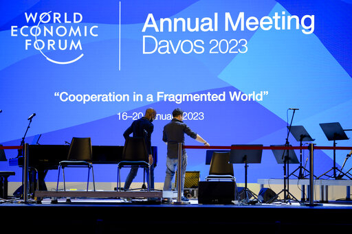 davos 2023 cac thuyet am muu phat trien manh tren mang xa hoi hinh 1