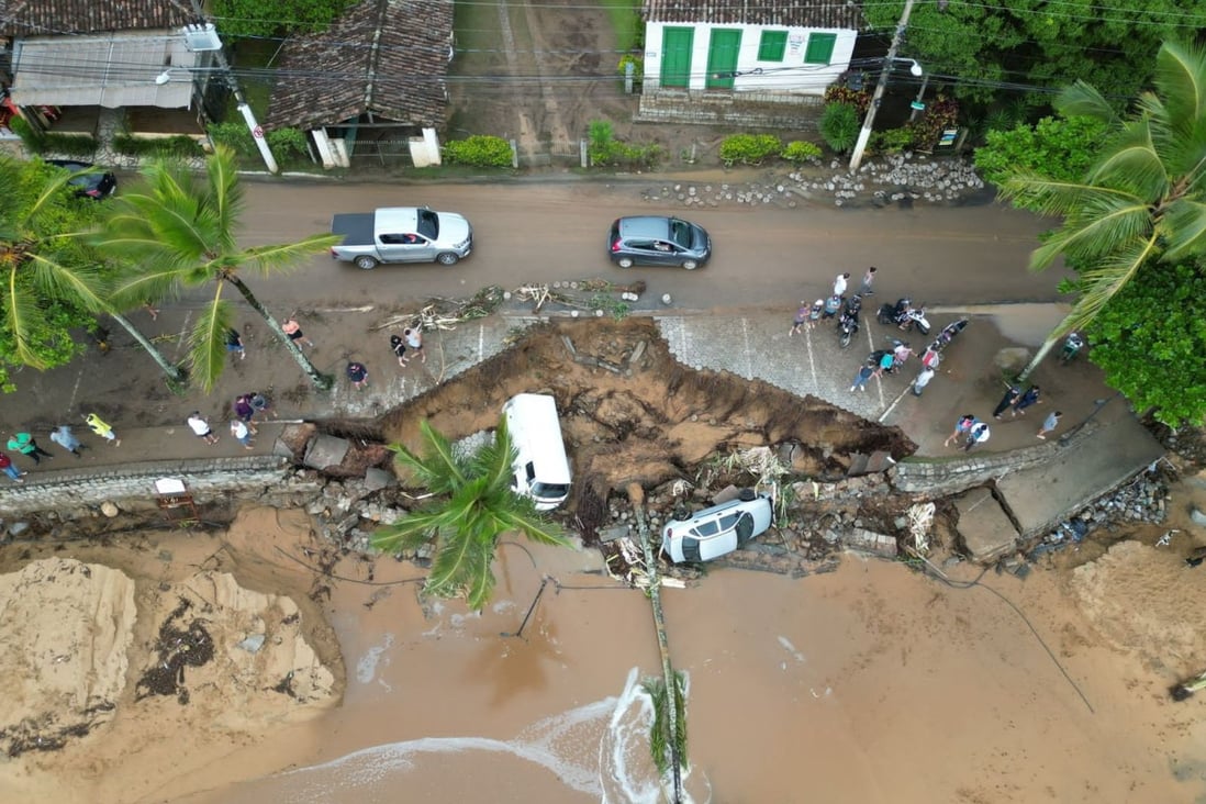 lo dat o brazil it nhat 19 nguoi thiet mang le hoi hoa trang bi huy bo hinh 1