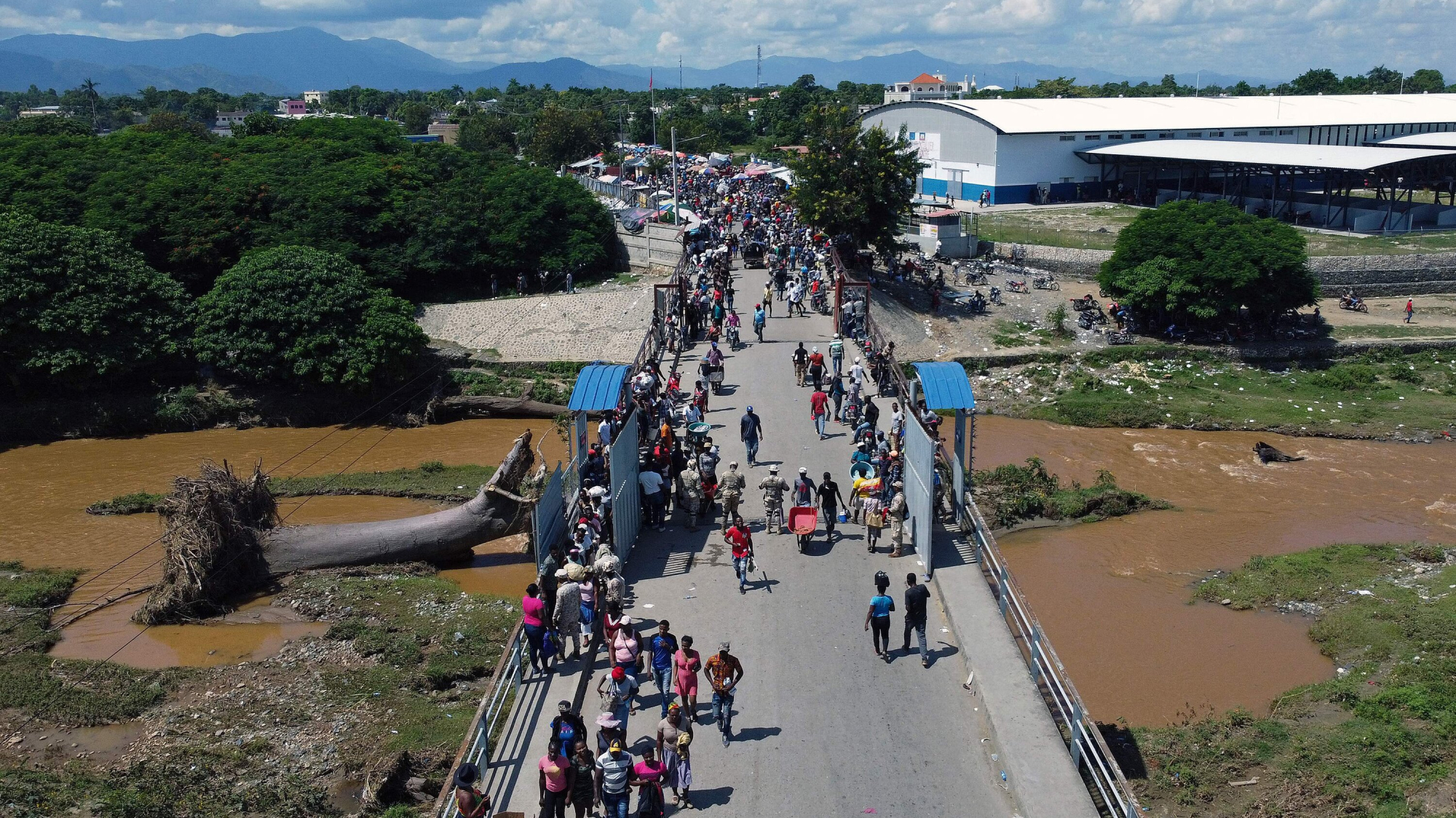 dominica dong cua toan bo bien gioi voi haiti do tranh chap kenh dao hinh 1