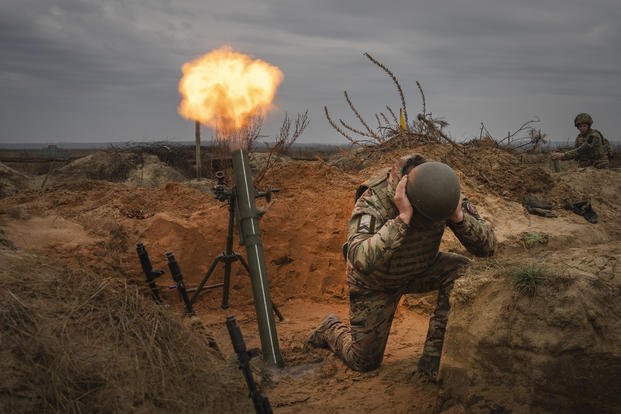 ukraine danh bom xe khien mot quan chuc do nga bo nhiem o luhansk thiet mang hinh 1