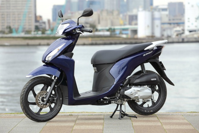  Honda lanzó un pequeño scooter modelo Dio