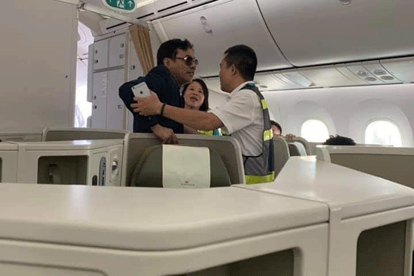Thượng khách của Vietnam Airlines say xỉn, sàm sỡ nữ hành khách trên máy bay
