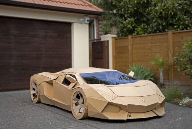 Siêu xe Lamborghini bằng bìa carton được trả gần 175 triệu đồng