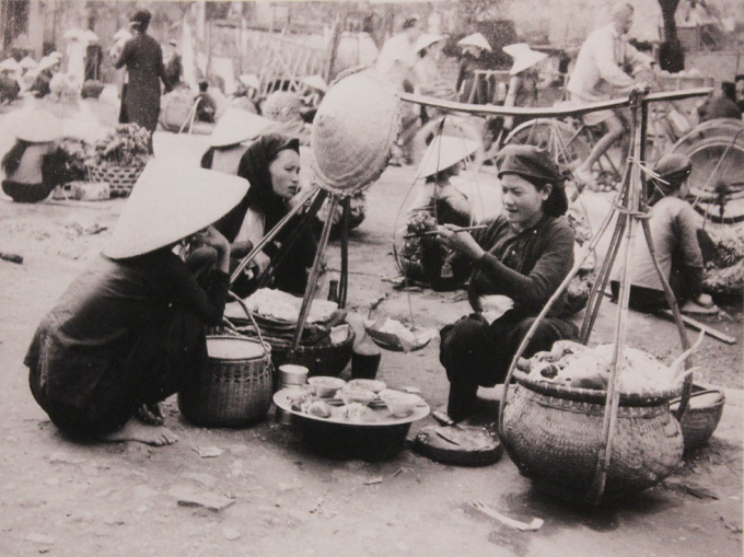 Triển lãm Gánh hàng rong: Triển lãm Gánh hàng rong Hà Nội là một sự kiện tuyệt vời để khám phá văn hóa độc đáo của Việt Nam. Hãy xem hình ảnh của triển lãm này và bạn sẽ cảm thấy nó rất thú vị, đầy sức hấp dẫn và đầy cảm xúc.