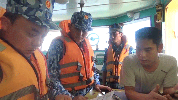 Cảnh sát biển tạm giữ tàu chở 3.505 tấn Ilmenite không có giấy tờ hợp pháp