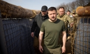 Tổng thống Ukraine ký luật tuyển thêm quân, nói 'hết tên lửa' để đấu với Nga
