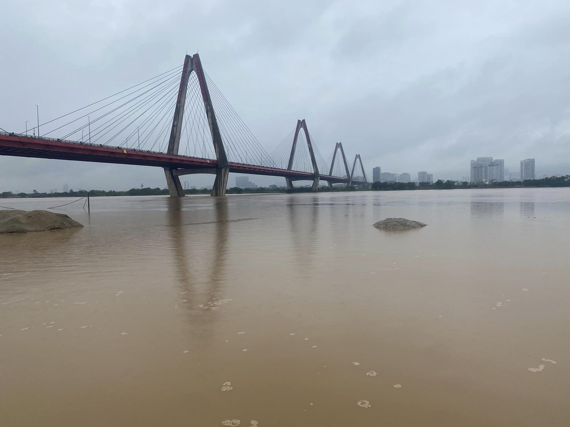 ha noi ban hanh cong dien khan ung pho lu lon tren cac tuyen song hinh 1