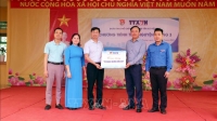 Đoàn Thanh niên Thông tấn xã Việt Nam trao tặng Tủ sách Đinh Hữu Dư tại tỉnh Tuyên Quang