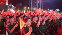 Hàng ngàn người dân Thanh Hóa theo dõi chương trình Lễ kỷ niệm 70 năm Chiến thắng Điện Biên Phủ