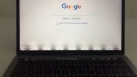 iFixit phát hiện lỗi hắt sáng trên màn hình Macbook Pro 2016