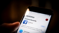 Facebook tung bản cập nhật sửa lỗi tự động mở camera khi chưa được phép