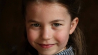 Gia đình công tước xứ Cambridge chia sẻ hình ảnh công chúa nhỏ Charlotte