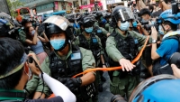 Hong Kong bắt giữ gần 300 người biểu tình phản đối việc trì hoãn bầu cử