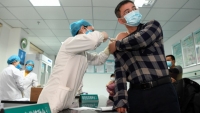 Hàng loạt quốc gia xếp hàng mua vắc xin COVID của Trung Quốc