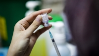 Liều vắc xin bổ sung của Pfizer từ một phép màu biến thành mớ hỗn độn