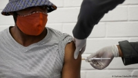 Châu Phi tạm thời đình chỉ vắc xin của AstraZeneca trong khi WHO vẫn khuyên dùng