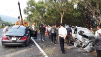 Lâm Đồng: Hai ô tô đối đầu trên cao tốc khiến 1 người chết, 3 người bị thương