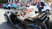Thái tử Charles tham gia cuộc diễu hành xe cổ ở La Havana